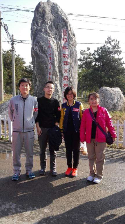 我院参加健步走教工合影