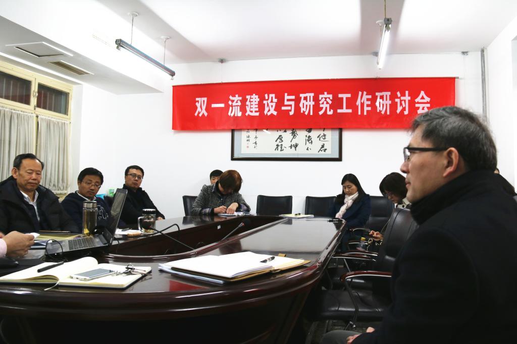 图2:太阳成集团tyc41183全体教师就学校新时期的发展任务进行深入讨论