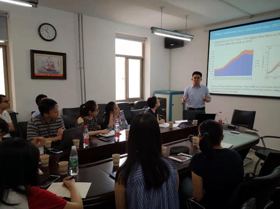 图2:英国伦敦大学学院(UCL)巴特莱特建设与项目管理学院讲师米志付博士作主题为“中国经济新常态下的碳排放趋势”的演讲